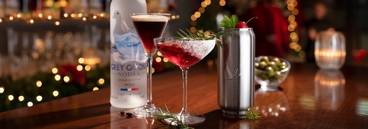Deck Your Drink: How to Make a Christmas Martini Cocktail