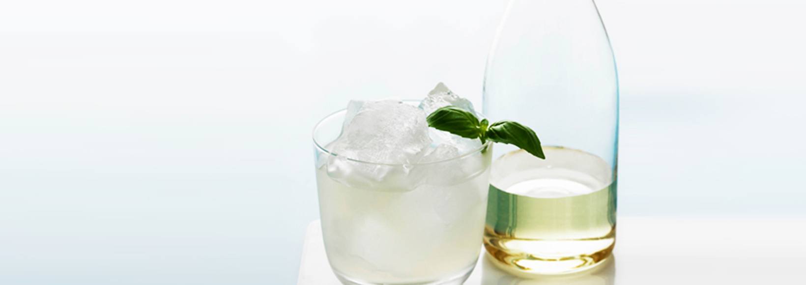 Receta de Cóctel Basil and Key Lime Gimlet GREY GOOSE