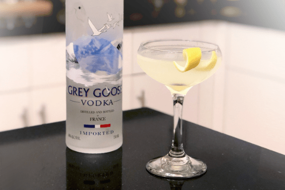 Pêche Équilibrée Cocktail Recipe | Grey Goose House Pour