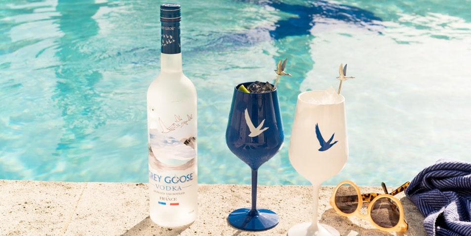 Quantas calorias tem a vodka GREY GOOSE?