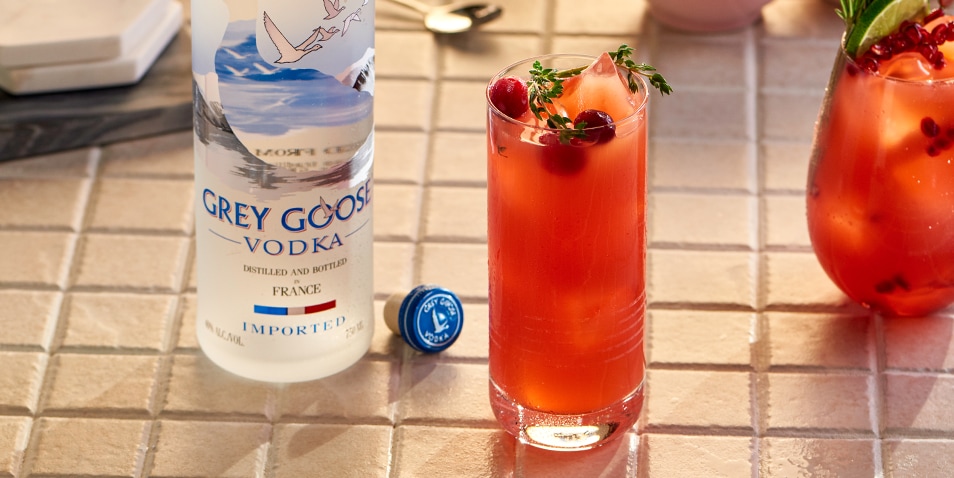 How is a Sea Breeze cocktail made?