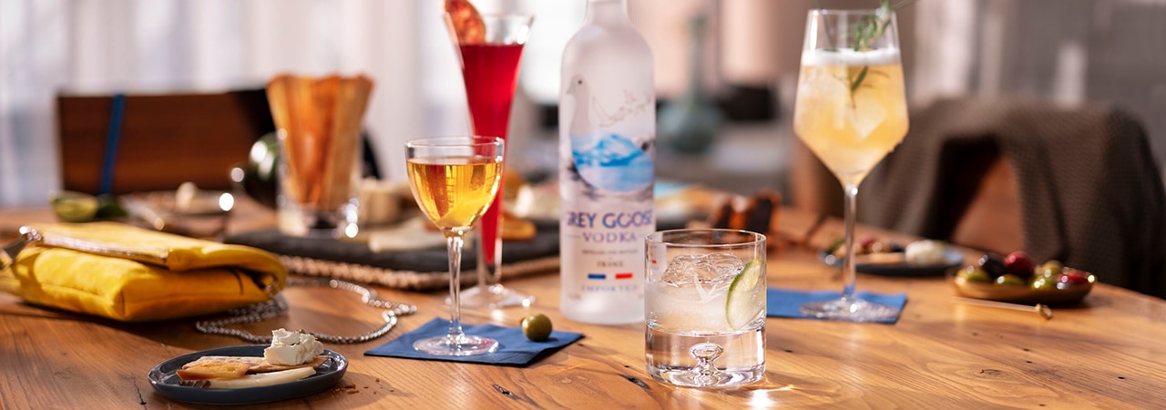 https://www.greygoose.com/binaries/content/gallery/greygoose/stories/cocktails-and-skills/types-of-cocktail-glasses/editorial-hero-cocktail-glasses.jpg